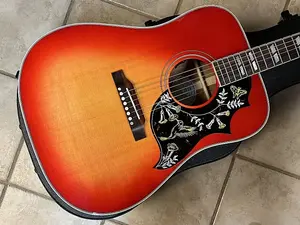 Акустико-электрическая гитара Gibson Hummingbird Standard 2024 года, винтажный вишневый солнечный градиент