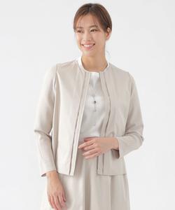 Можно стирать, подходит для сочетания с одеждой. Жакет без воротника из эластичной тафты.