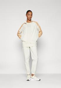 Базовая футболка RELAXED TEE Puma, молочный