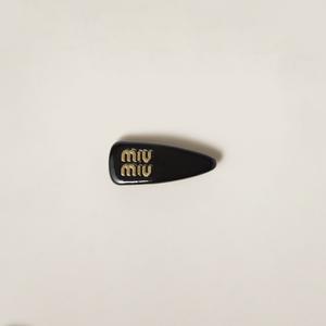 Заколка для волос из лакированной кожи MIU MIU, черный