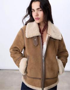 Куртка Stradivarius прямого кроя на подкладке из искусственной овчины бежевого цвета