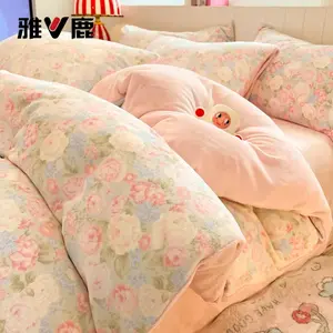 Yalu Пододеяльник 220х240 см из молочного велюра, цвет Qianxi-Lv + Cream Powder