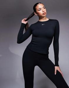 Облегающий лонгслив с длинными рукавами Nike One Training Dri-FIT черного цвета