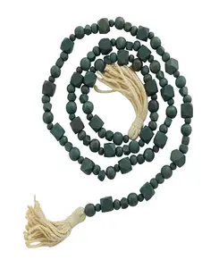 Геометрическая гирлянда из бисера ручной работы с кисточкой Rosemary Lane, green