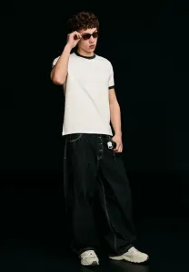 Футболка с коротким рукавом и контрастными деталями. Bershka, White