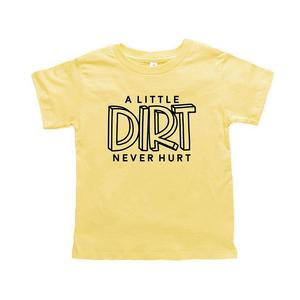 Футболка с короткими рукавами и рисунком A Little Dirt Never Hurt для малышей The Juniper Shop, желтый
