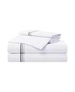 Полный комплект сатинового постельного белья, 1 плоская простыня, 1 простыня на резинке, 2 наволочки, плотность нити 600, сатиновый хлопок, безупречный белый цвет с тонкой вышивкой Baratta по краю в 3 полоски Aston and Arden, серый