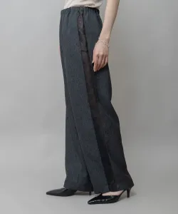 Брюки из моющейся, немнущейся саржи с твидовым эффектом и сетчатыми боковыми полосами.