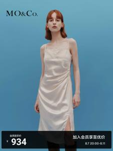 Платье кружевное Moco 2024 с высоким разрезом и текстурированными подтяжками, черный