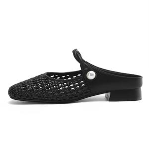 Закрытые тапочки для женщин DAPHNE, черный