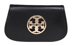 Кожаная женская сумка-клатч через плечо с одним ремнём чёрный TORY BURCH