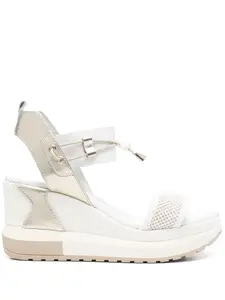 Босоножки на танкетке NeroGiardini, белый