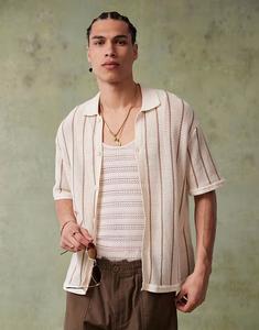 Трикотажная рубашка Bershka в полоску на пуговицах цвета экрю