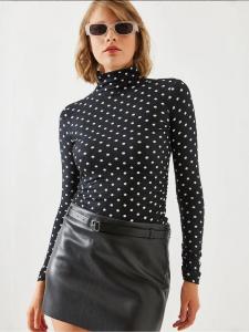 Bianco Lucci Лонгслив в черном цвете