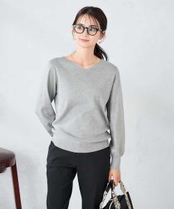 Красивый трикотажный свитер с V-образным вырезом и пышными рукавами Avv, цвет Gray