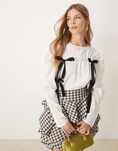 Топ на шнурке белого цвета Ghospell