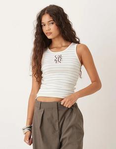 Майка с логотипом Calvin Klein Jeans в черную полоску