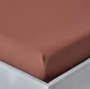 Простыня на резинке HOMESCAPES шоколадного цвета, плотность 200 нитей, 140 х 200 см Homescapes