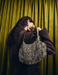 Сумка Accessorize с бахромой из бисера оливкового цвета