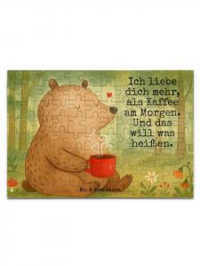 Mr. & Mrs. Panda Дизайн «Медведь-пазл: Утренний кофе» с надписью, выполненной белым цветом