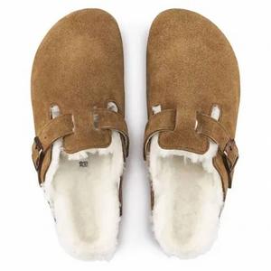 Birkenstock Унисекс - Бостонские замшевые сабо с меховой отделкой цвета норки