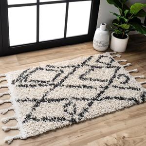 nuLOOM Nieves Moroccan Diamond Tassel акцентный ковер, 61 x 92 см, Off-white