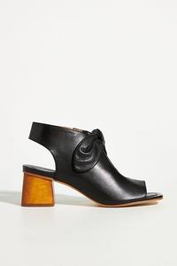 Бернардо Лиззи на каблуках Bernardo, черный