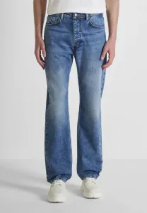 Брэд в строгих джинсах прямого кроя. Antony Morato, Blue Denim