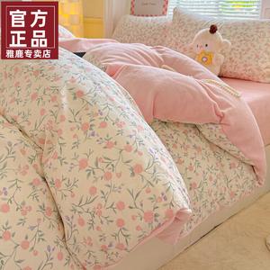 Yalu Комплект постельного белья 1.5м, 4 предмета: пододеяльник 200*230см, простыня на резинке, 2 наволочки, цвет Pinnuo, сторона А 100% хлопок, сторона Б молочный вельвет