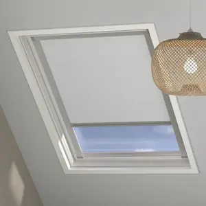 Мой домашний мансардный рулонный штора Sky-Rollo затемняющая, энергосберегающая, с бурением в направляющие, мансардная рулонная штора с кассетой и боковыми профилями My Home, Weiß + aluminium