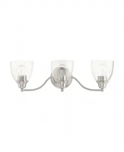 Настенный светильник Montgomery с тремя плафонами для ванной комнаты Livex, серебристый оттенок