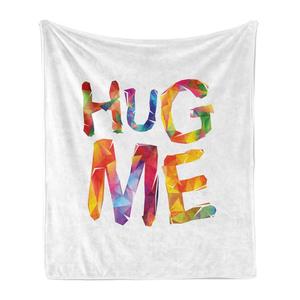 Мягкое фланелевое флисовое одеяло ABAKUHAUS Hug, низкополигональная надпись «Hug Me», уютный плюш для использования в помещении и на улице, 125 x 175 см, разноцветное
