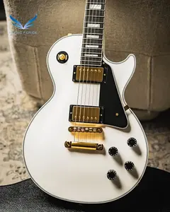 Gibson Custom Les Paul Custom в цвете Alpine White с накладкой из эбенового дерева и золотой фурнитурой