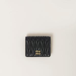 Маленький кошелек из мателассé из наппа-кожи MIU MIU, черный