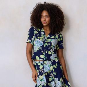 Женская блузка с баской Lc Lauren Conrad, цвет navy cape blooms