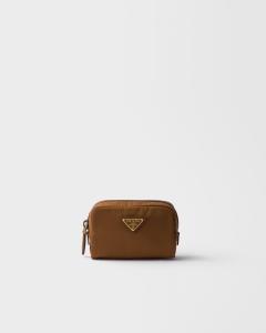 Микро-сумка из переработанного нейлона Prada, коричневый