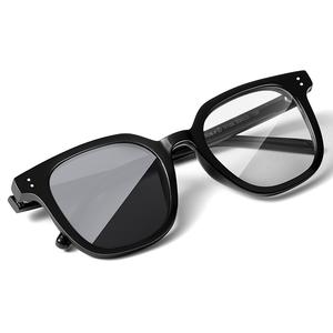 TR/Memory Пластиковые квадратные очки Unisex Upthree, черная оправа с серыми линзами