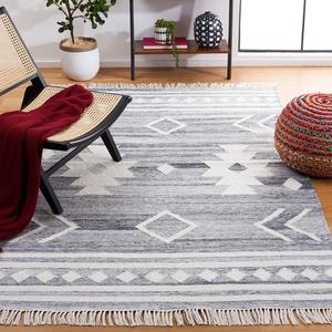 Ковер SAFAVIEH, 122 x 183 см, Kilim Collection, Grey & Ivory, плоское плетение, деревенский бохо-племенной дизайн, не линяет и прост в уходе, идеален для помещений с высокой проходимостью: прихожая, гостиная, спальня (KLM764F)