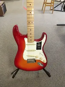 Новая Fender Player II Stratocaster, гриф из клена - цвет Aged Cherry Burst