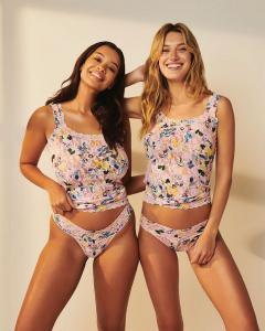 Трусики-стринги Original Rise с фирменным принтом и кружевом Hanky Panky, мультиколор