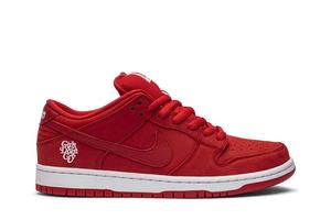 Кроссовки Nike Girls Don't Cry x Dunk Low Pro SB QS 'Coming Back Home', красный