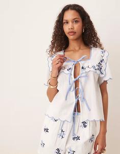 Блузка свободного кроя с вышивкой и завязками спереди в белом и синем цветах Neon Rose