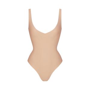 Боди-стринги с глубоким вырезом без подкладки SKIMS Skims Body, цвет Clay