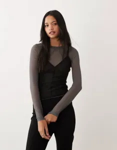 Двухслойный сетчатый топ с длинными рукавами и контрастной майкой ASOS DESIGN темно-серого цвета