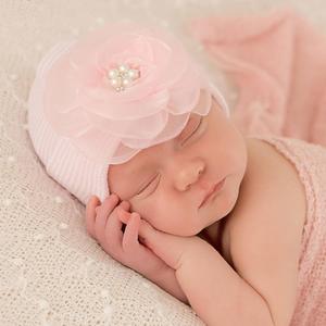 Джойс Шляпа с органзовым цветком и украшенным камнями центром в розовом цвете Ilybean