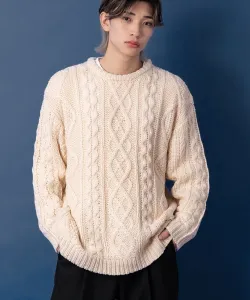 Свитер с круглым вырезом, связанный в стиле Аран