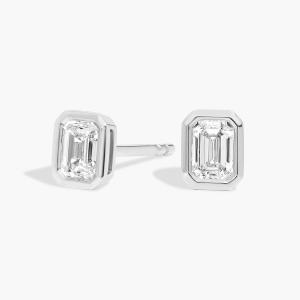 Серьги-гвоздики с выращенными в лаборатории бриллиантами изумрудной огранки в оправе из 14-каратного белого золота (1/2 карата, два цвета - FG / VS2-SI1) Blue Nile