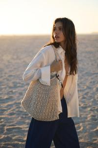 Украшенная вязаная крючком сумка-шоппер Pull And Bear, экрю