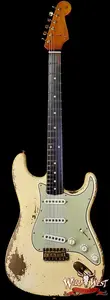 Fender Custom Shop Dale Wilson Masterbuilt 1961 Stratocaster с вручную намотанными звукоснимателями, гриф из бразильского палисандра, эффект состаривания, золотая фурнитура, винтажно-белый цвет, вес 7,60 фунтов
