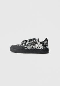 Кроссовки OFF-WHITE VULC 779, Black/White Snow/White